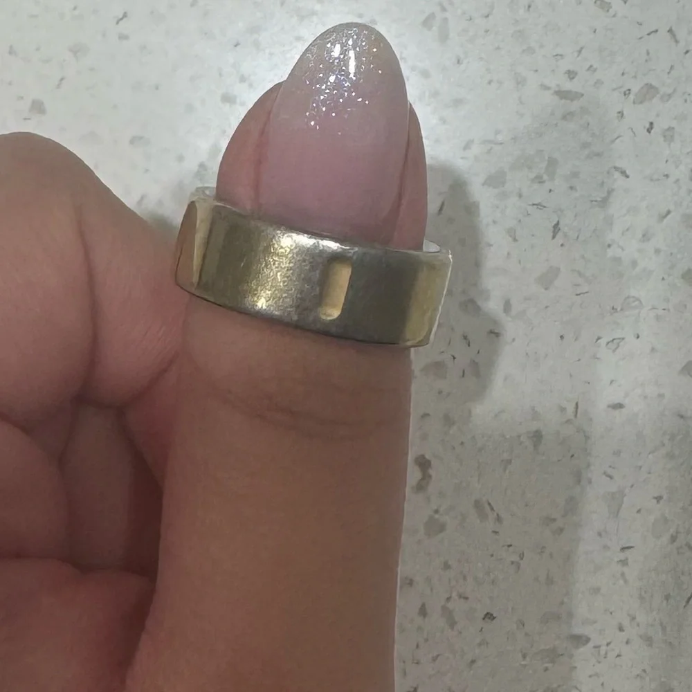 Oura Ring 4 — Gold exterior size 7